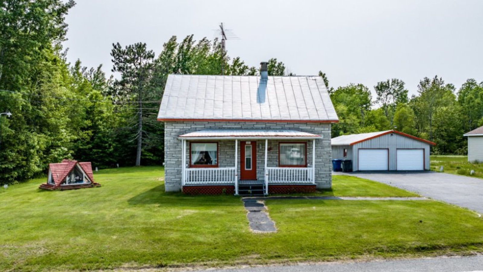 1251 Av. Principale